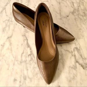 WIDE NWT CLARK’S BRONZE 8.5 WIDE PUMPS